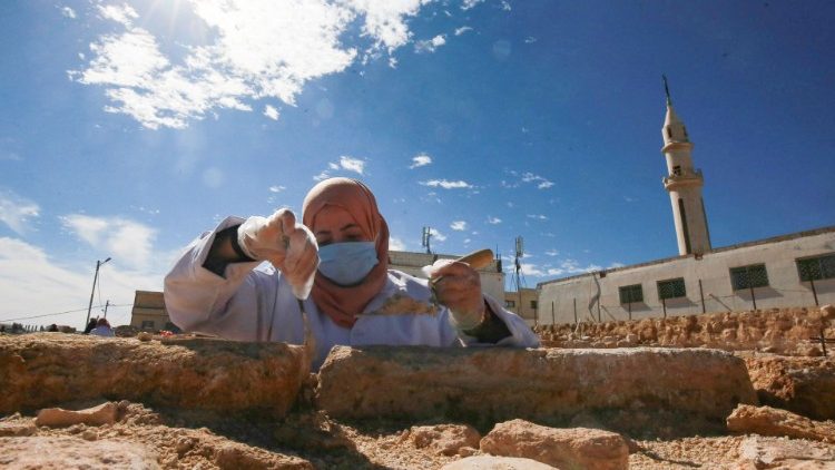 Escavação arqueológica revela complexo de antiga igreja em Rihab, 70km a norte de Amã