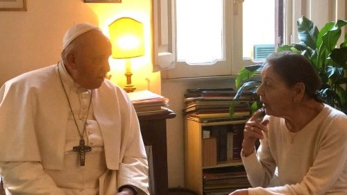 Ferenc pápa meglátogatta Edith Bruck auschwitzi túlélőt
