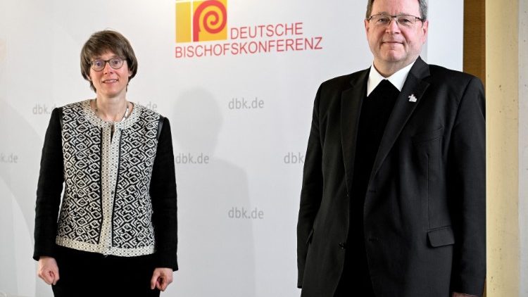 Deutsche Bischofskonferenz: Beate Gilles (Generalsekretärin) und Georg Bätzing (Vorsitzender)