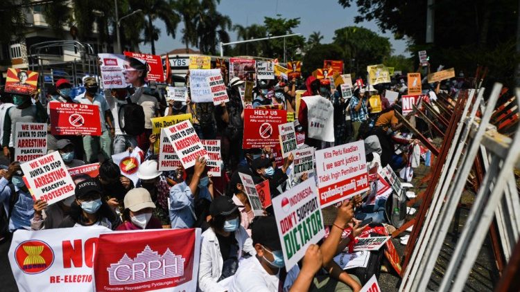 Myanmar: proteste conto il golpe