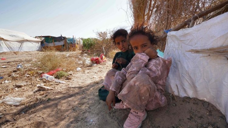Jemenitische Kinder in einem Flüchtlingscamp