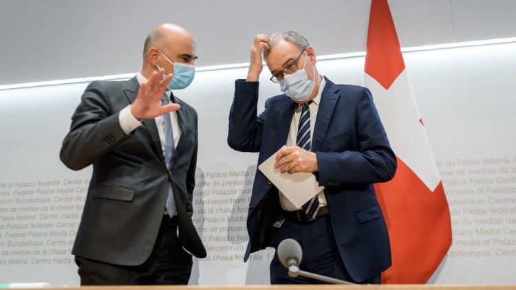 Die zwei Schweizer Bundesräte Guy Parmelin (rechts) und Alain Berset