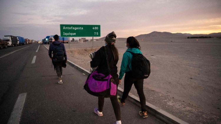 Migrantes venezolanos en la frontera con Chile