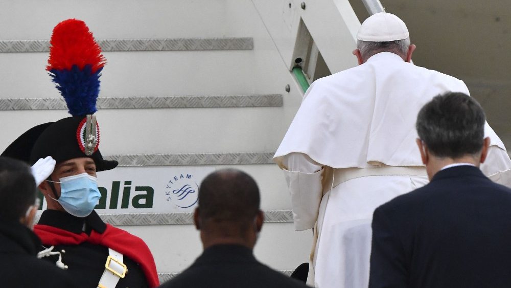 Papa sobre a bordo do Avião da Alitália