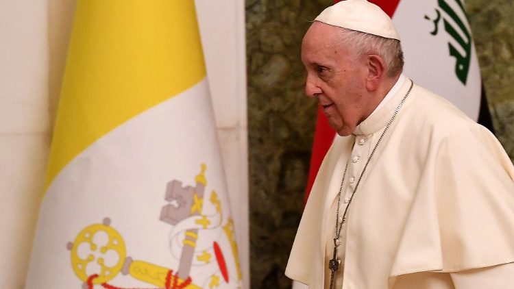 Påven Franciskus talar i presidentpalatset i Bagdad