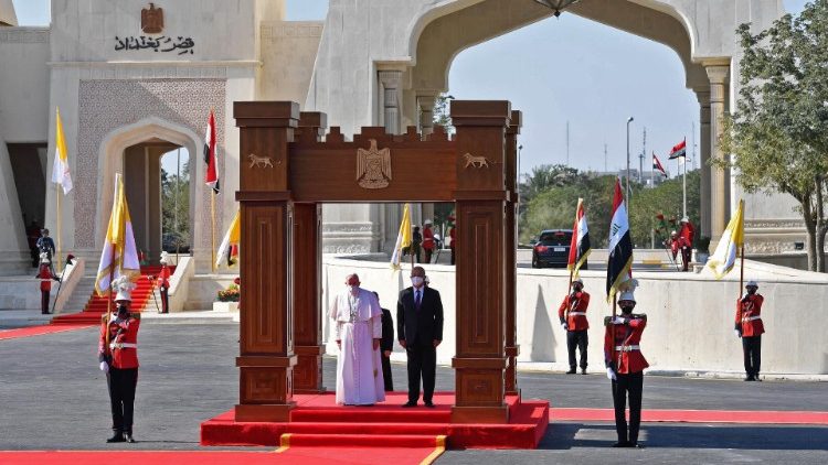 Papež František s iráckým prezidentem Salihem
