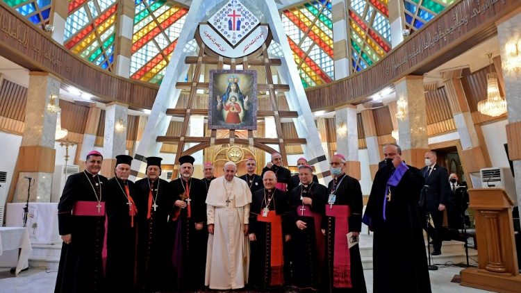Francisco y miembros del clero en Iraq