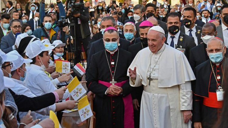 Папа Франицск заедно с кард. Луис Рафаел Сако в катедралата "Св.Йосиф" в Багдад. 6.3.2021