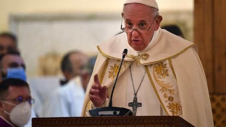 Papa Francesco pronuncia l'omelia