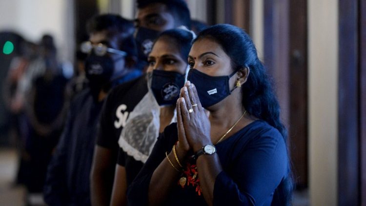 Sri Lanka, cristiani in preghiera nel giorno della commemorazione degli attentati del 2019