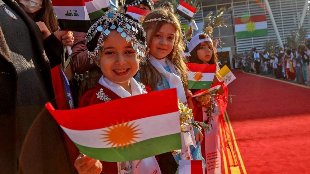 Deti vítajú pápeža v Irackom Kurdistane