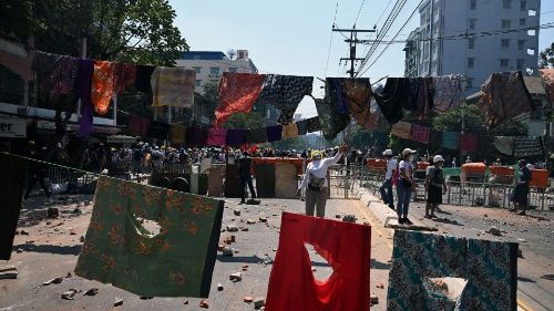 Myanmar: giornata di sciopero generale contro i militari golpisti