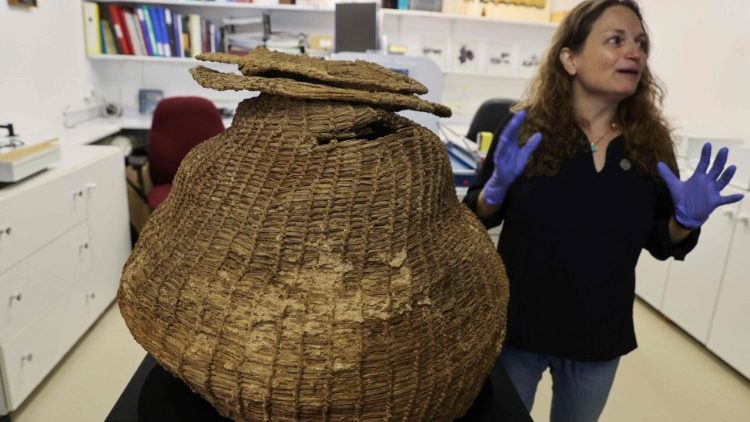 Кошницата с капак датираща от преди 10.500 години
