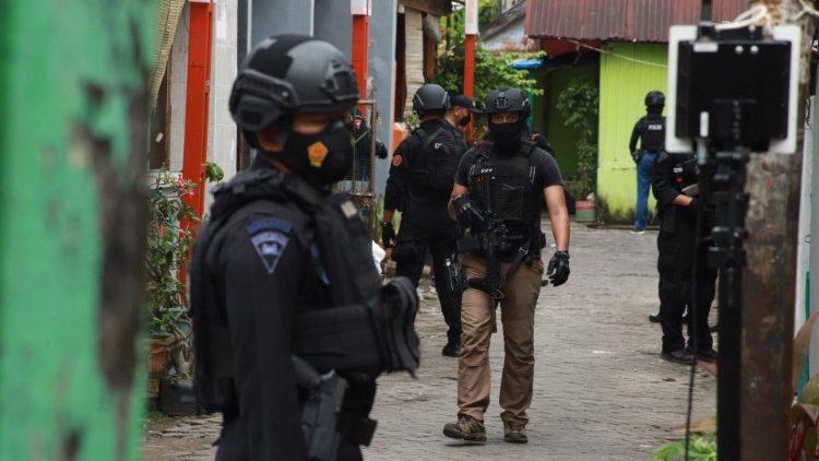 Sicherheitsaufgebot in Makassar nach dem Anschlag