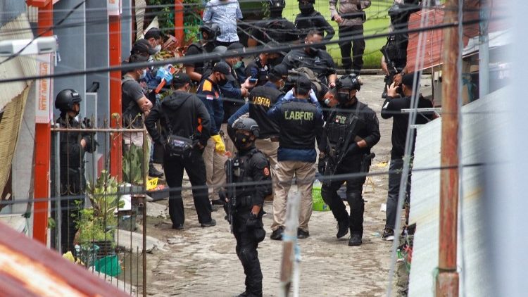 Domovní prohlídky den po atentátu v Makassaru