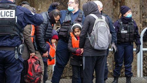 Frankreich: Weiteren Migranten sichere Einreise ermöglicht