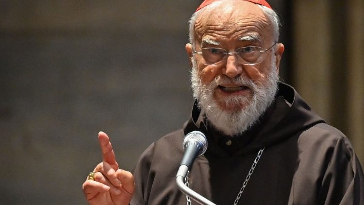 Pregador da Casa Pontifícia, o frade capuchinho cardeal Raniero Cantalamessa