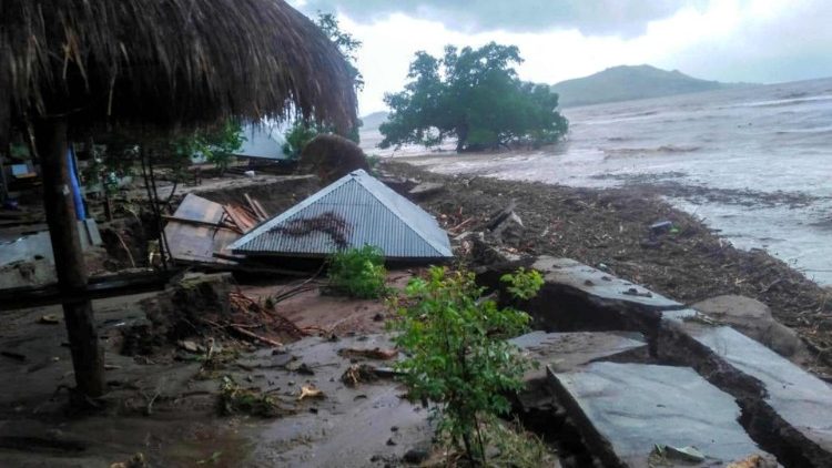 La zona est di Flores, distrutta dalle inondazioni