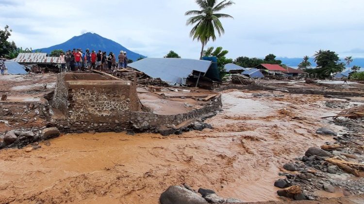 Щетите от тропическия циклон Сероха в Източен Тимор.
