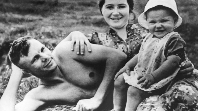 Jurij Gagarin me familjen