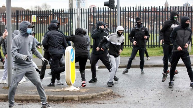 Bp McKeown: to największa przemoc w Irlandii Północnej od lat