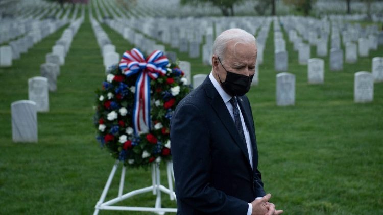 Joe Biden au cimetière militaire d'Arlington, où sont enterrés les vétérans de la guerre en Afghanistan. 