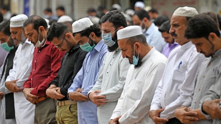 Modlitba v ramadánu (Pákistán)