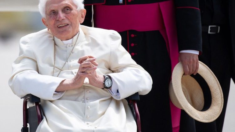 Đức nguyên Giáo hoàng Biển Đức XVI trong lần về thăm Đức ông bào huynh, ngày 22/6/2020