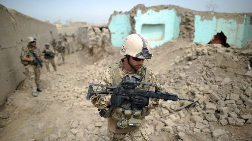 Afghanistan: iniziato il ritiro delle truppe Nato