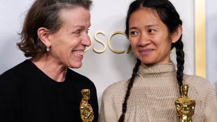 Frances McDormand e Chloé Zhao, vincitrici degli Oscar rispettivamente come miglior attrice e miglior regista