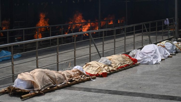 Die Leichen von Corona-Opern vor der Verbrennung in Neu Delhi, an diesem Mittwoch