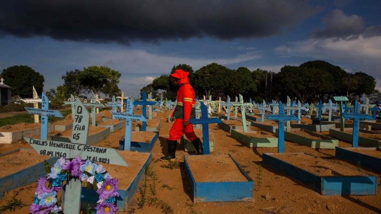 Corona-Friedhof in Manaus