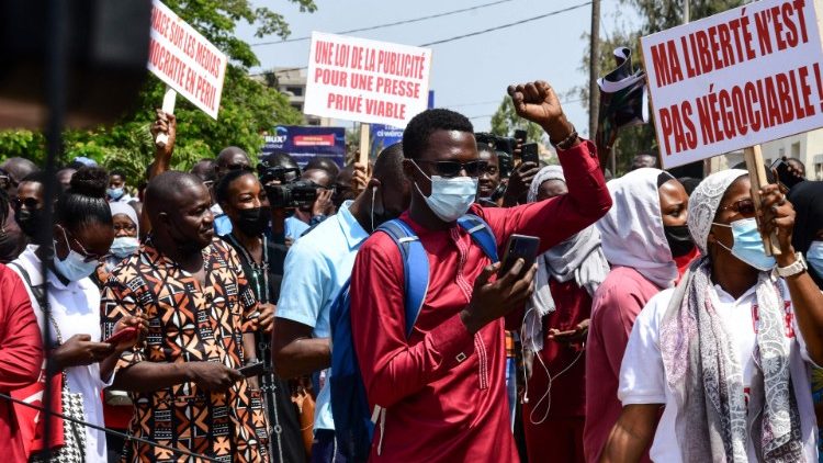 Senegal: Rights media demonstration.