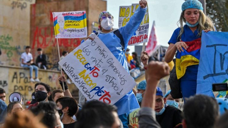 Kolumbia: trwają protesty, giną ludzie, biskupi proszą o modlitwę