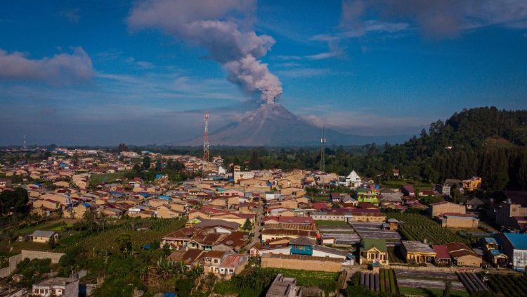Vue sur le volcan Sinabung, au nord de Sumatra (Photo d'illustration)