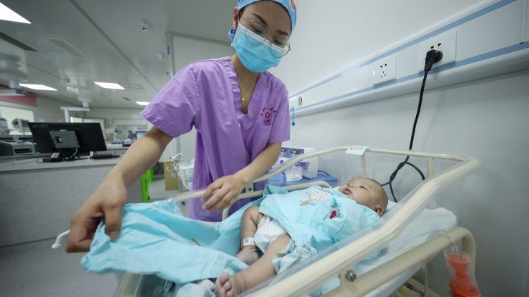 Filipińscy jezuici uratowali 35 noworodków z płonącego szpitala