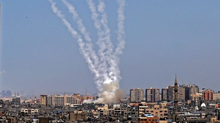 Faixa de Gaza - lançamento de foguetes
