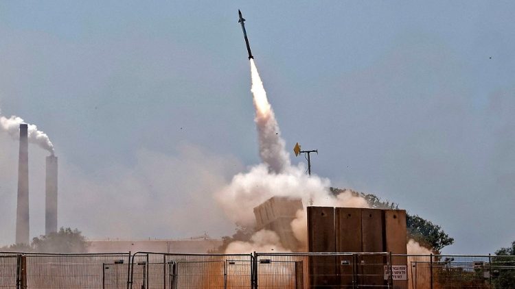Das israelische Raketenabwehrsystem Iron Dome im Einsatz