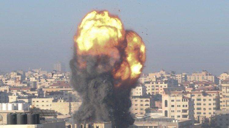 Esplosione a Gaza dopo un raid israeliano