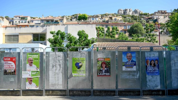 Panneaux électoraux à Pennes-Mirabeau, près de Marseille