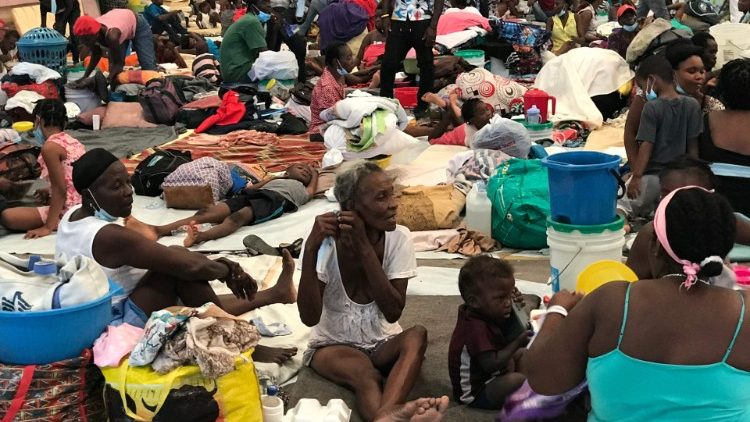 Haiti, jún 2021: Vnútorní vysídlenci utekajúci pred násilnosťami gangov