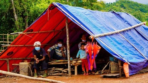 Myanmar, il Papa: straziante la situazione degli sfollati, torni la pace