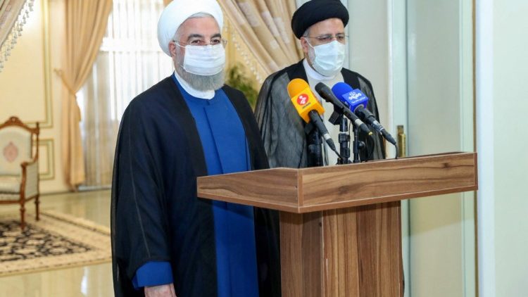 Iran: il presidente uscente Rohani e quello eletto Raisi