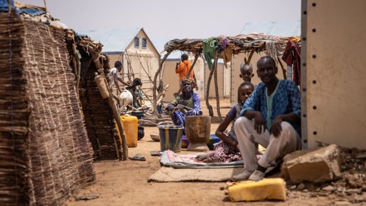 Бежанци в лагера Гоудебо, Буркина Фасо