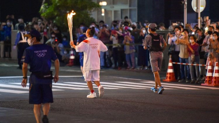 Le relais de la flamme olympique des JO de Tokyo, ici le 24 juin 2021 dans la préfecture de Shizuoka.