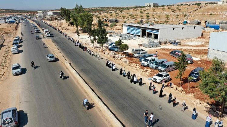 Menschenkette in Idlib fordert das Offenhalten des letzten Grenzübergangs