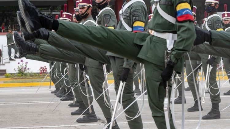 Vojenská přehlídka při oslavách Dne nezávislosti v Caracasu, 3. července 2021
