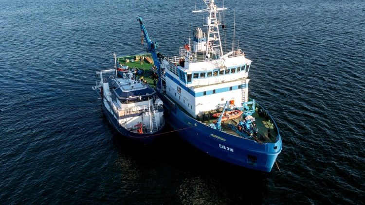 बाल्टिक सागर में दुर्घटना के बाद स्वीडेन का जहाज