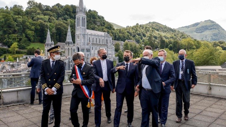 Prezydent Macron w Lourdes