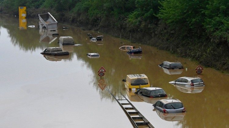 Cel puțin 90 de persoane și-au pierdut viața în urma recentelor inundații din Germania, Belgia, Olanda și Luxemburg.